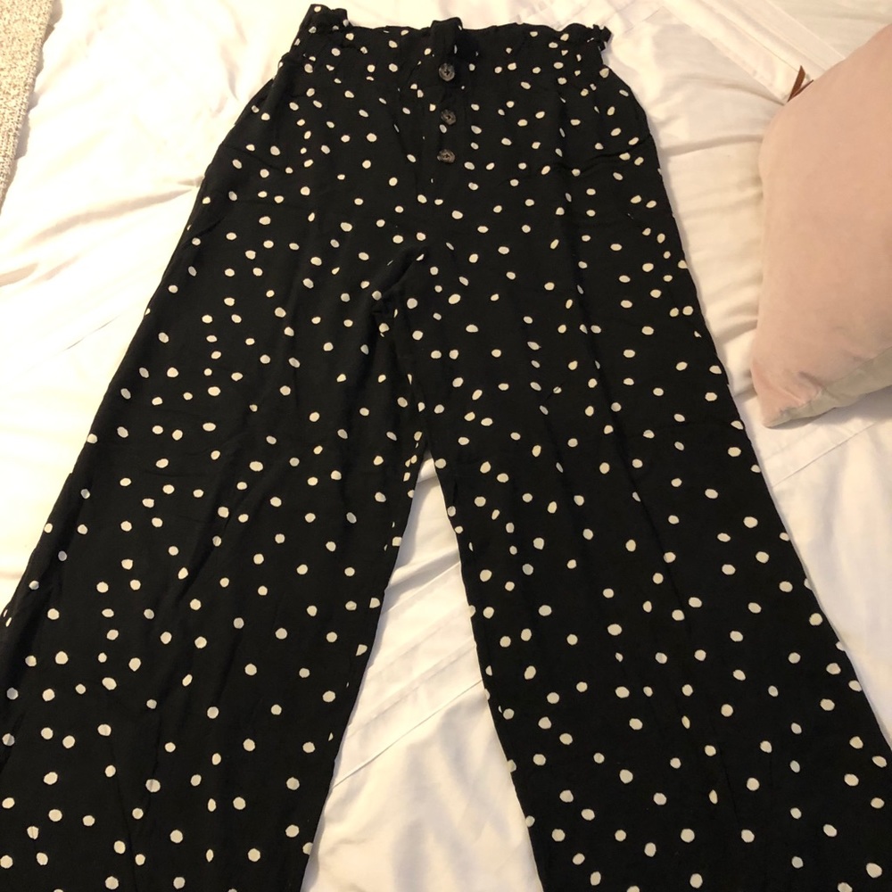 High wasted, wide-leg paper bag pants!